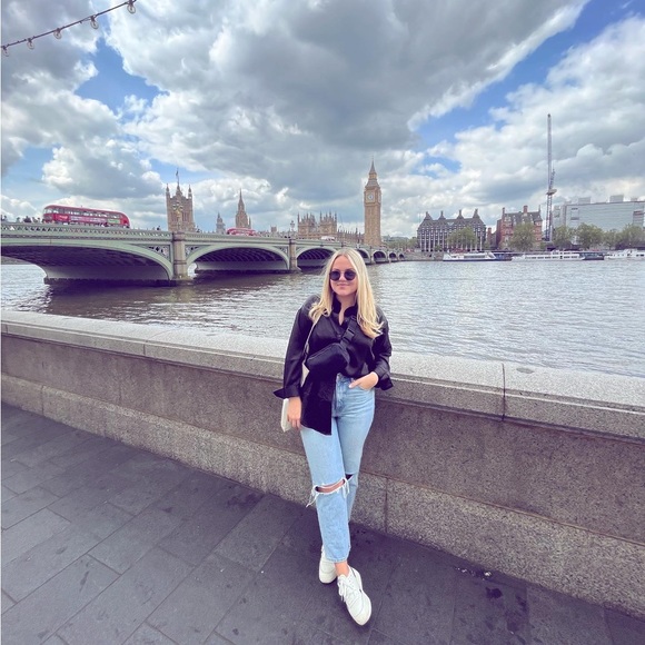 Meet your Posher, Cassie - Picture 1 of 1